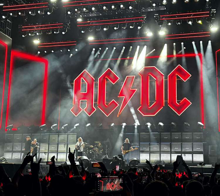 Live Wire - Live - song and lyrics by AC/DC